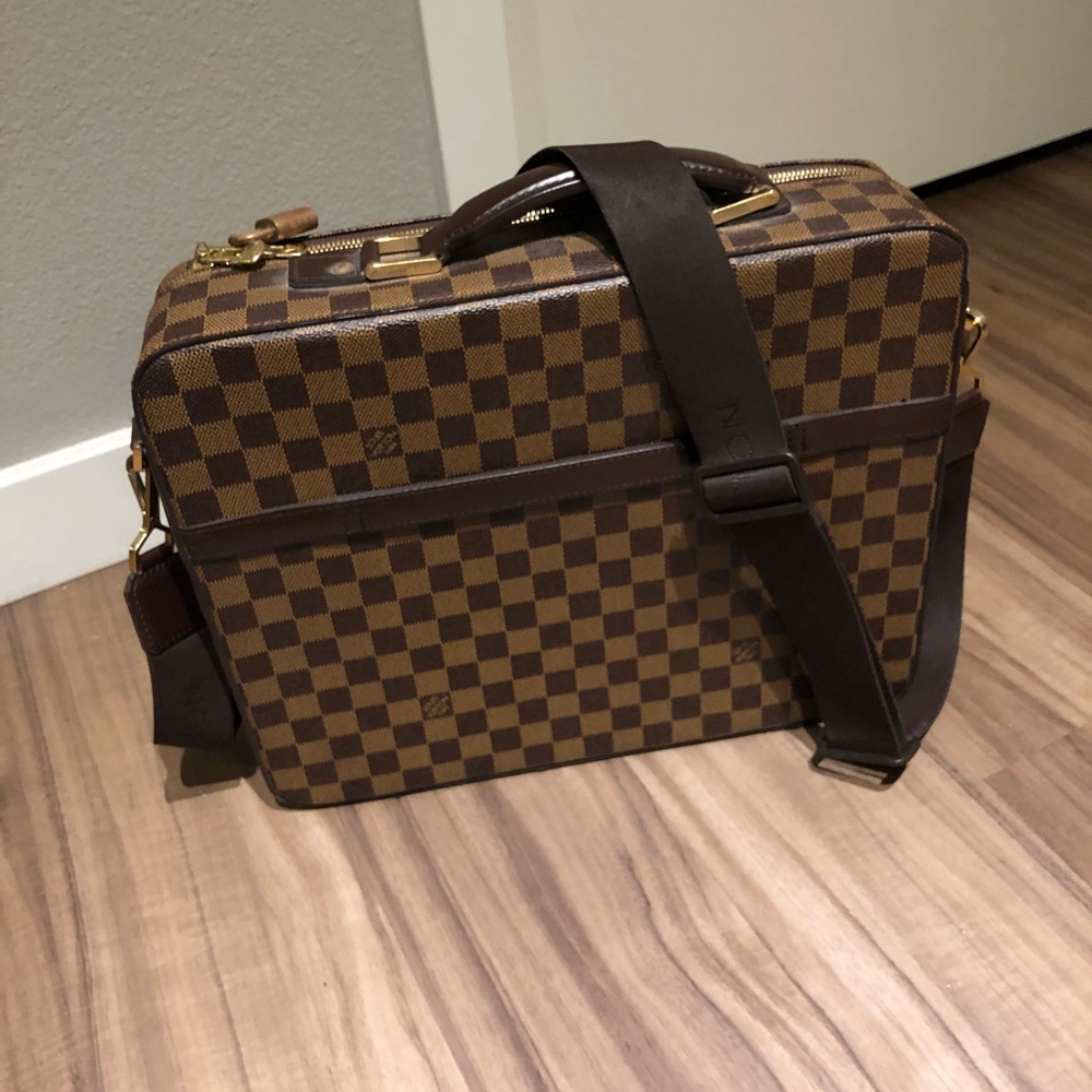 Beautiful Louis Vuitton Briefcase- 100% Authentic
